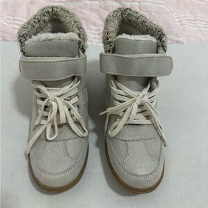 Light silver youth Mini boot ideal for winter activity or regular use.